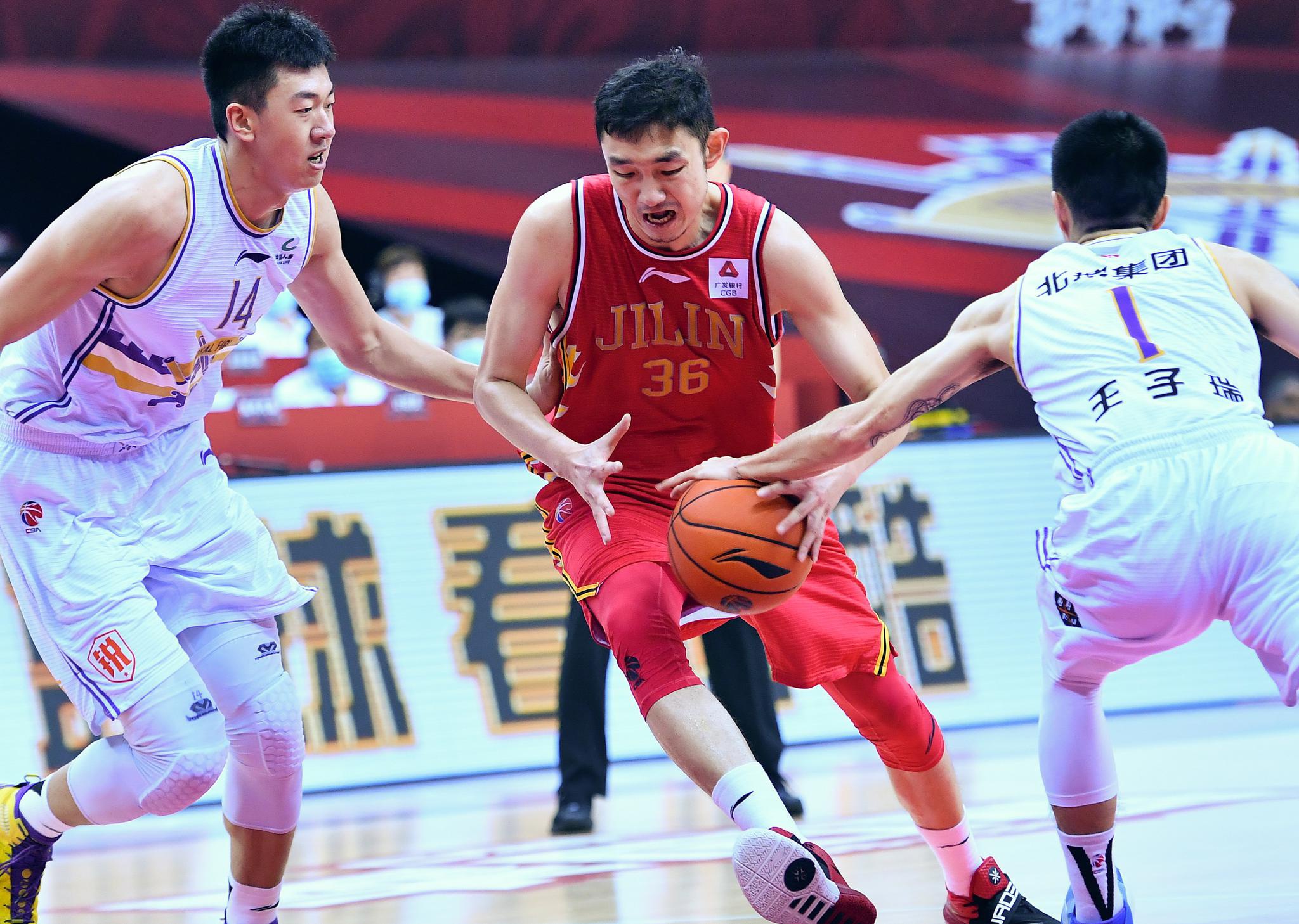 包含宁夏队稳操胜券，锁定季后赛席位的词条