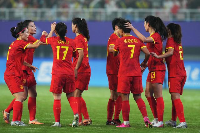 亚洲女足比赛，中国国家队再落一城，夺魁荣光