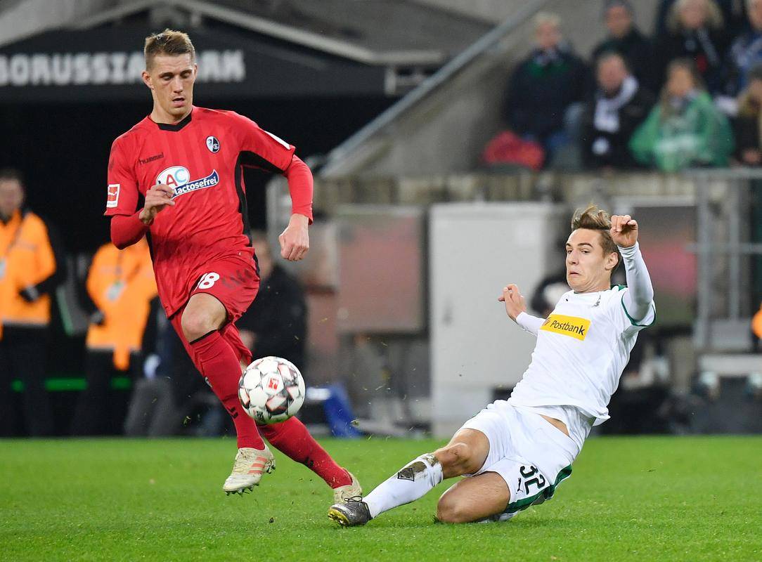 包含弗赖堡客场逆转,取得关键胜利的词条 包含弗赖堡客场逆转,取得关键胜利的词条