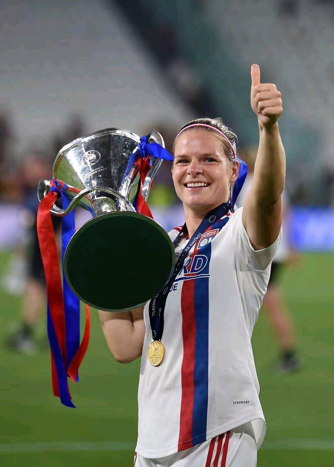 瑞典女足球员在比赛中获得进球瑞典选手破门得分 瑞典女足球员在比赛中获得进球瑞典选手破门得分