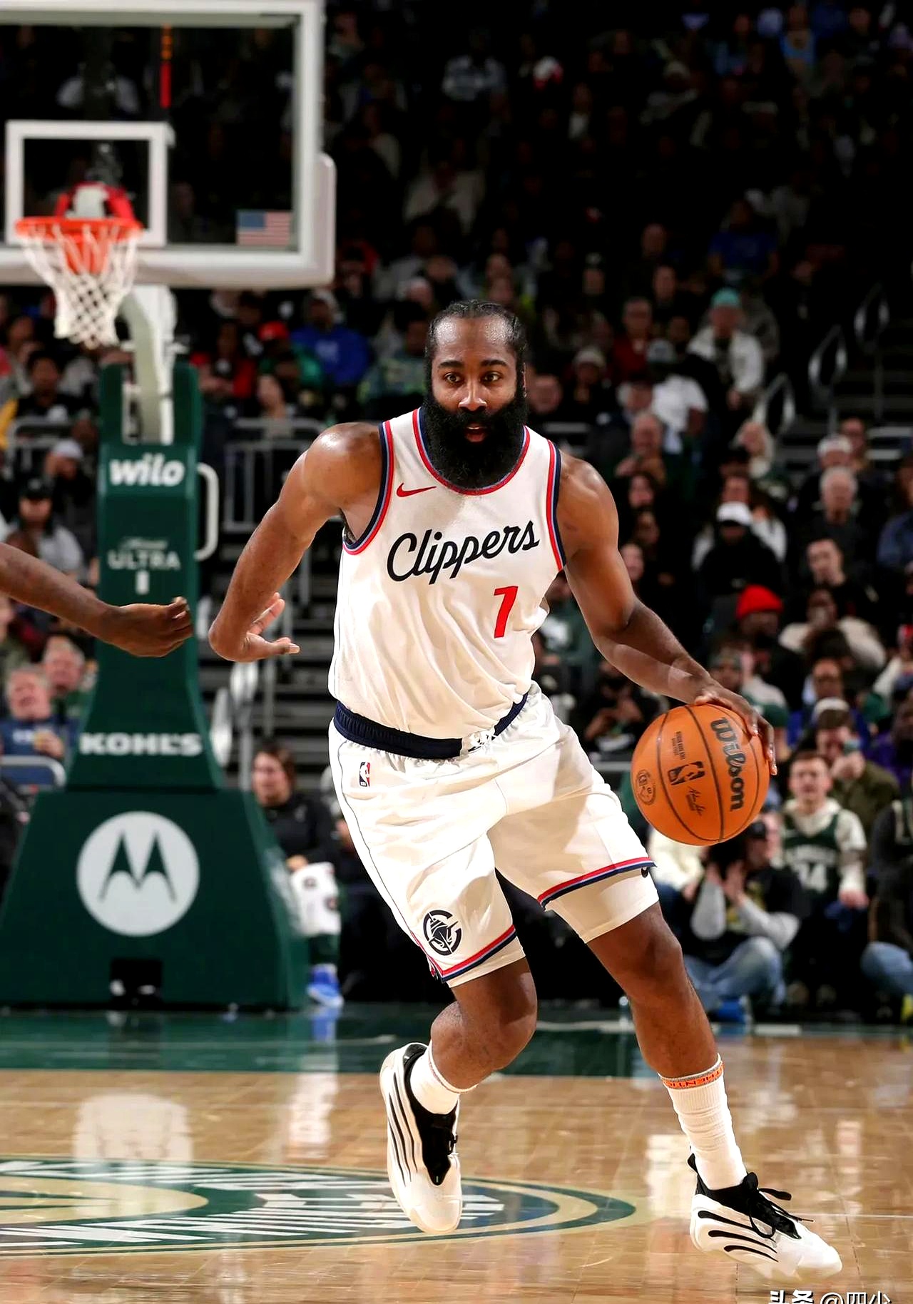 开云官网-快船逆转独行侠，保持全胜