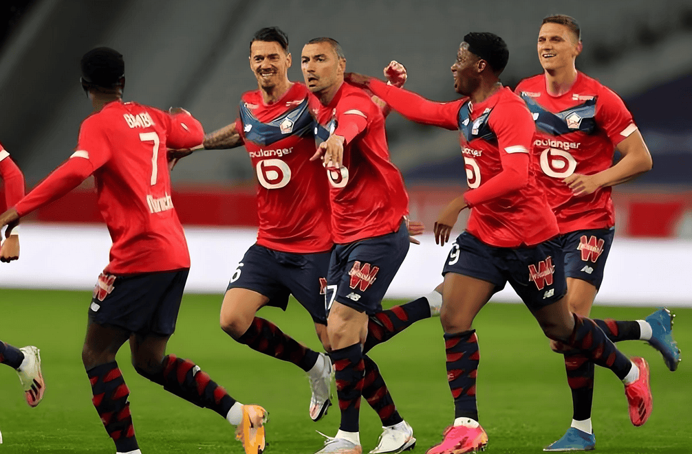 开云体育官方网站-里尔球员奋力拼搏，战胜对手