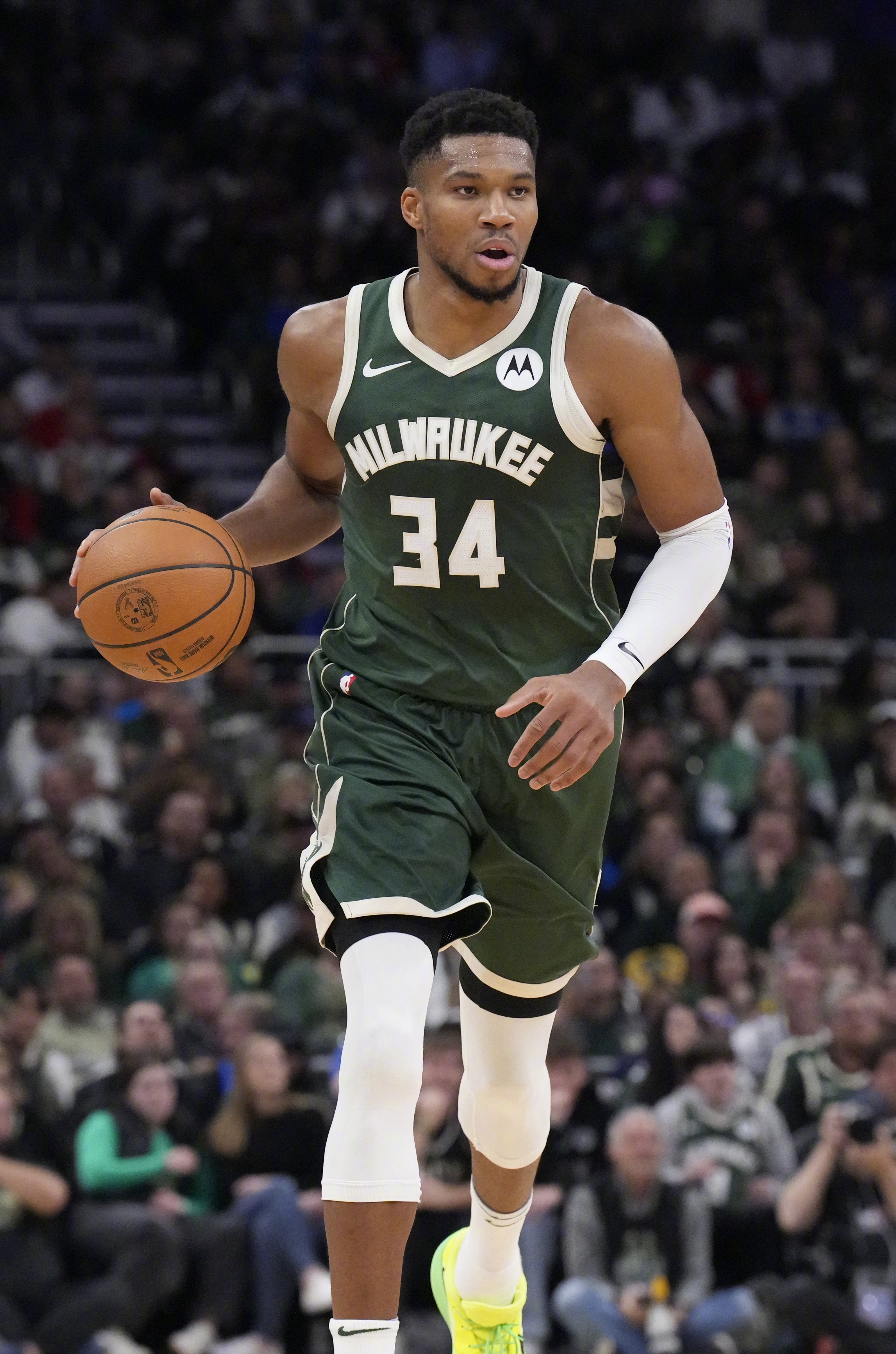 雄鹿主场擒勇士取得七连胜 雄鹿主场擒勇士取得七连胜