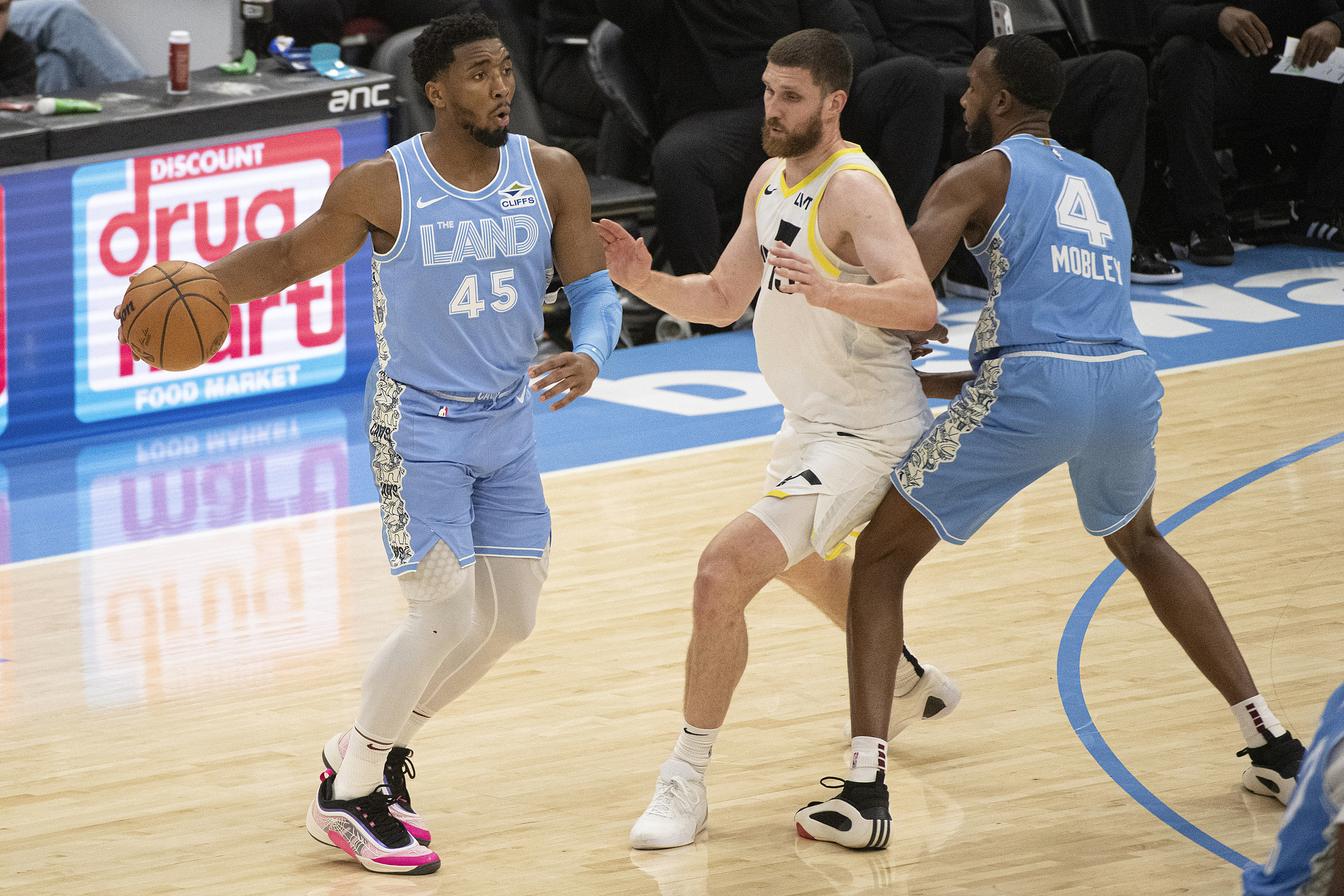 开云体育入口-骑士力克尼克斯，笑傲赛场