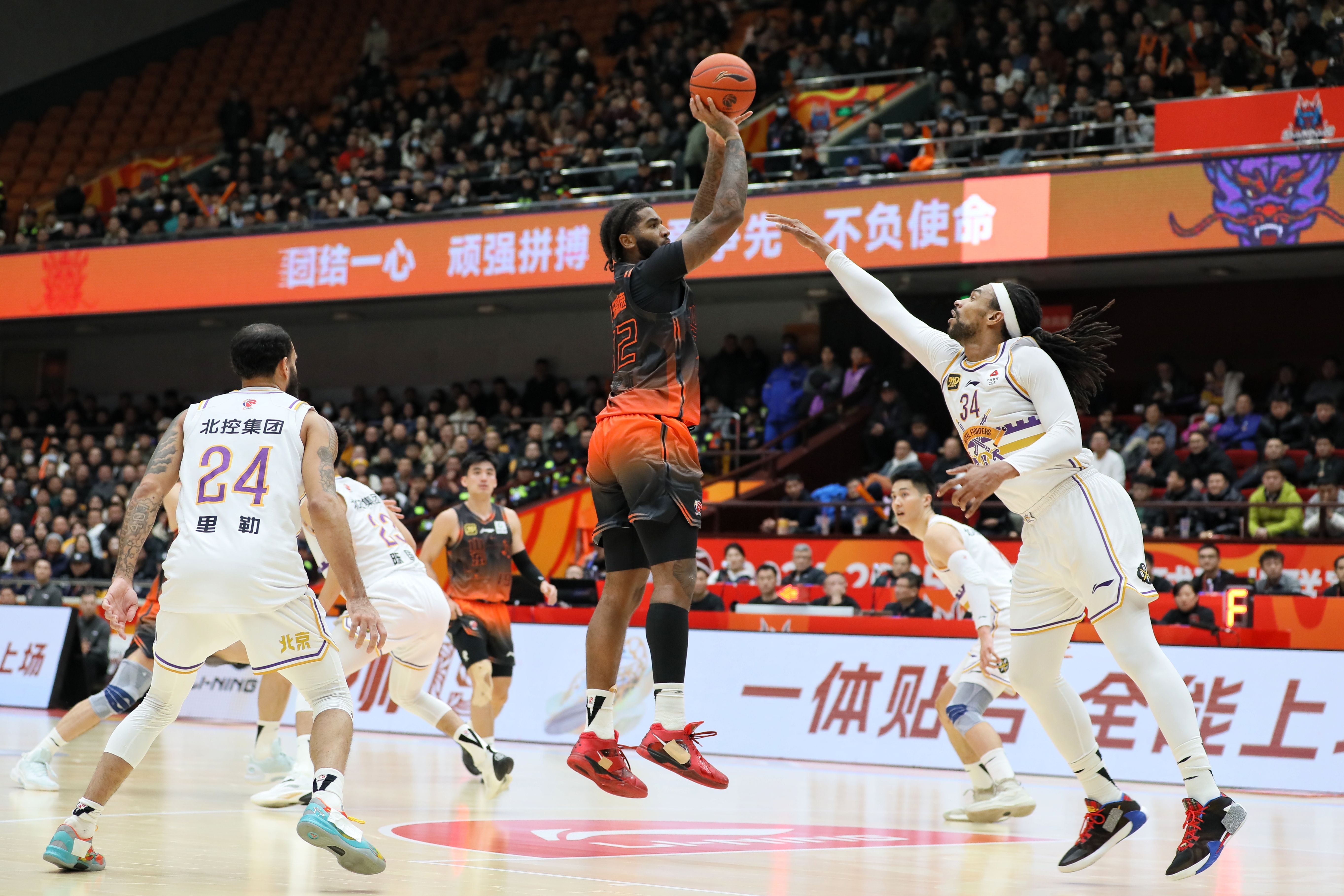 开云体育中国-大放异彩的绝杀！球队成员惊艳演出，带领球队取胜！