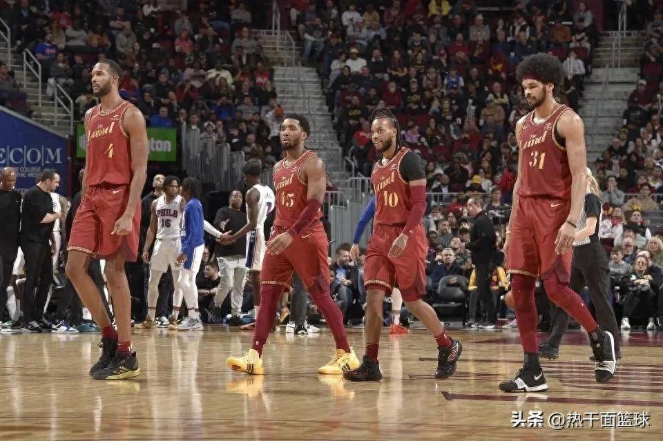 包含篮网横扫骑士，猛龙胜黄蜂继续保持领先的词条