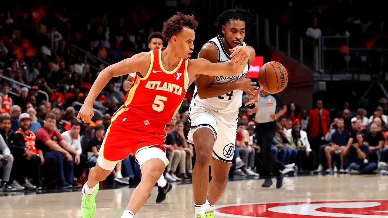 老鹰主场惨败,特雷杨状态低迷。 老鹰主场惨败,特雷杨状态低迷。