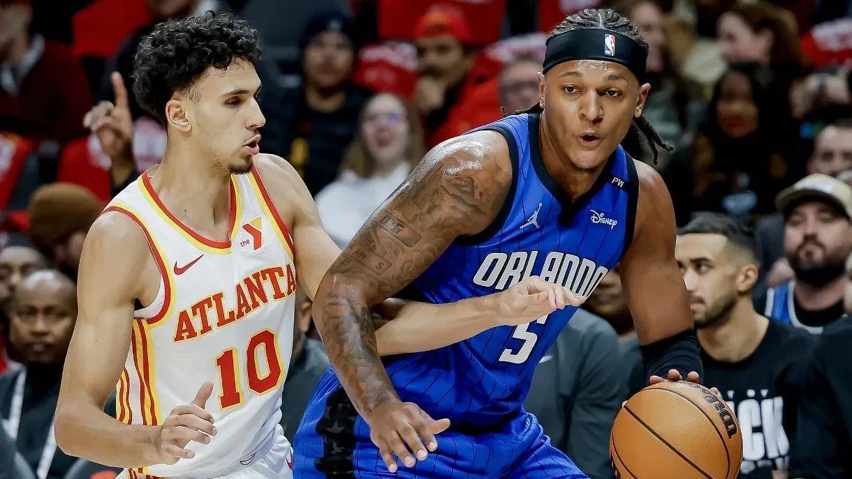 老鹰主场惨败,特雷杨状态低迷。 老鹰主场惨败,特雷杨状态低迷。