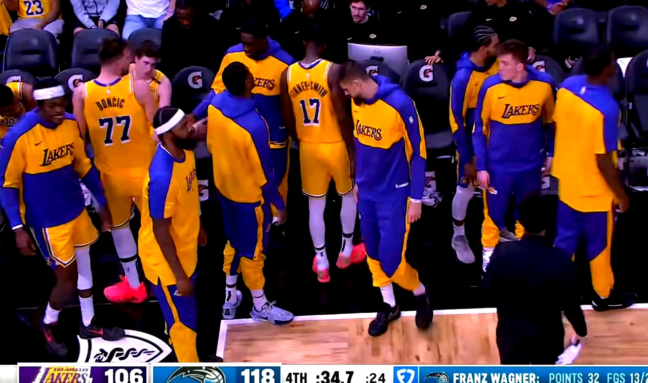 开拓者负于湖人遭遇三连败 开拓者负于湖人遭遇三连败