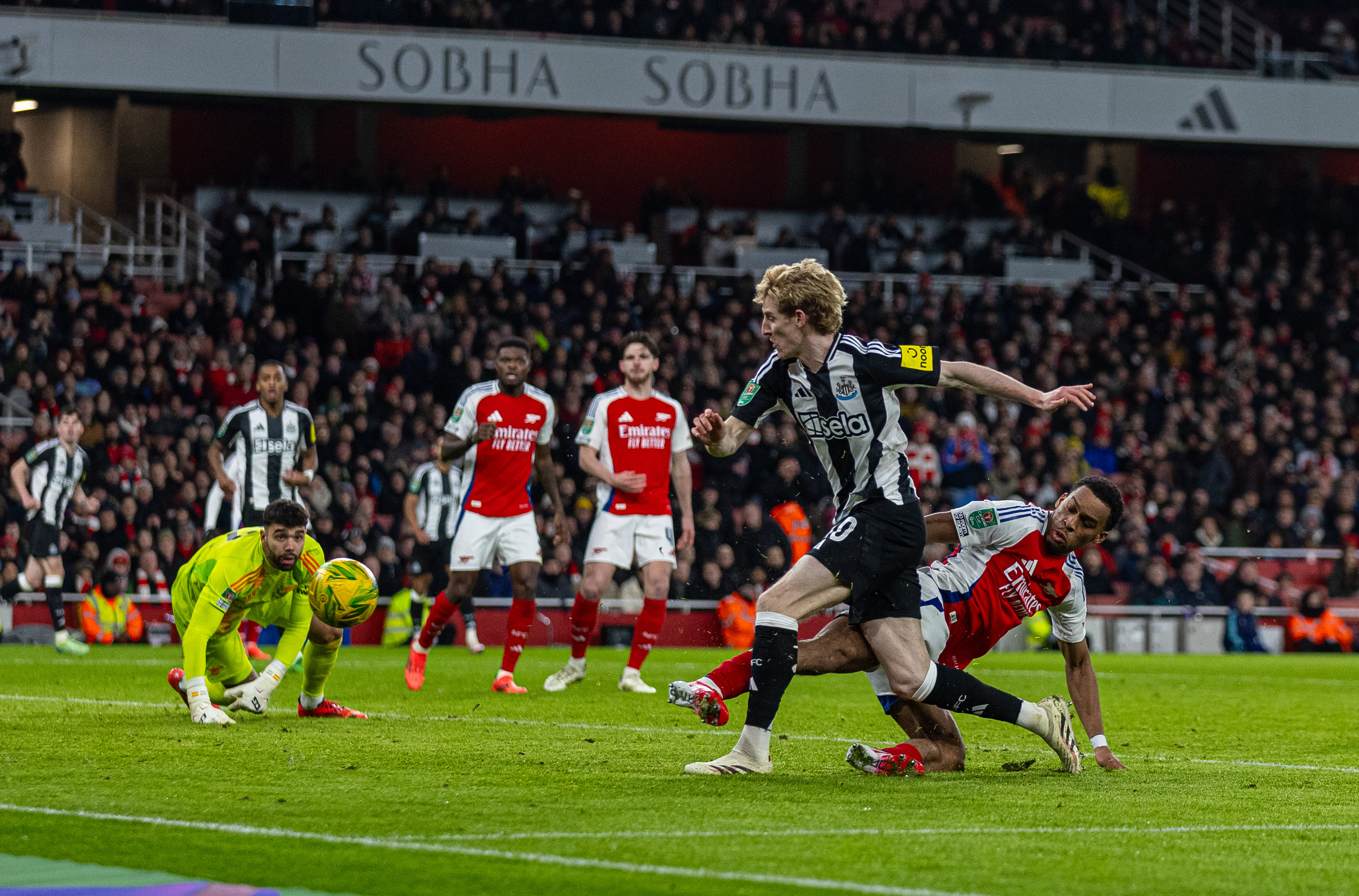 阿森纳主场击败南安普顿,球队士气大增 阿森纳主场击败南安普顿,球队士气大增